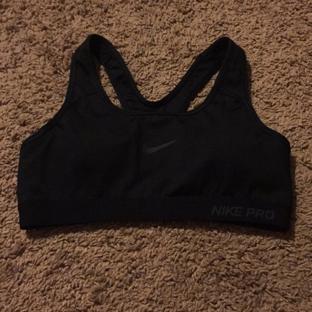 Black nike pro sports bra